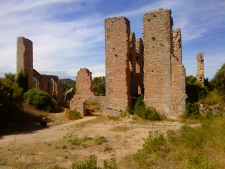 "Valbelle castle ruins"